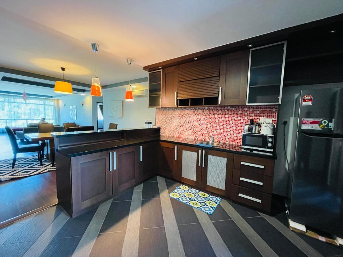 Aa Residen Luxury Condo Homestay 18Mins Walk Tanjung Aru Beach & Golf Course, Not Beach Side Resort Кота Кинабалу Екстериор снимка