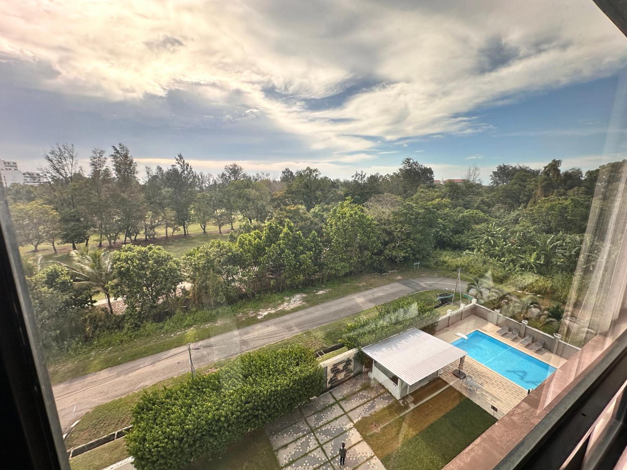 Aa Residen Luxury Condo Homestay 18Mins Walk Tanjung Aru Beach & Golf Course, Not Beach Side Resort Кота Кинабалу Екстериор снимка